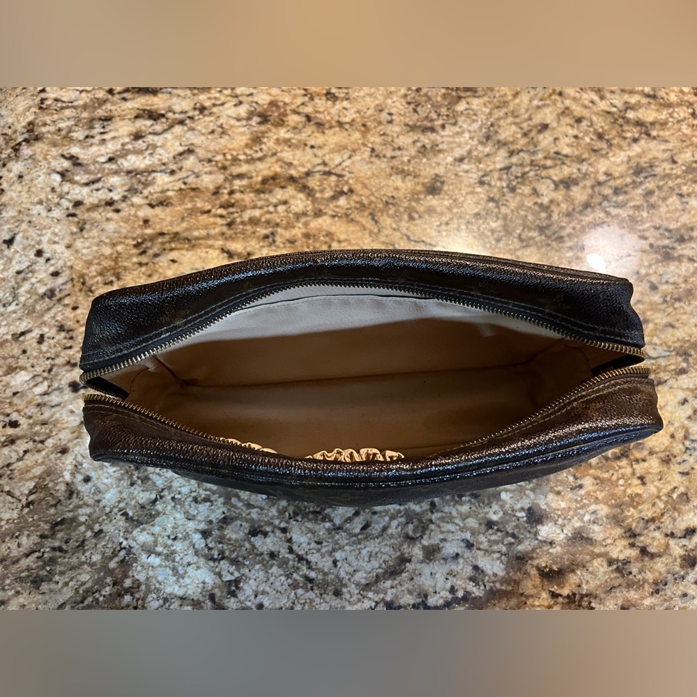 Louis Vuitton Monogram toiletry bag - Picture 6 of 6